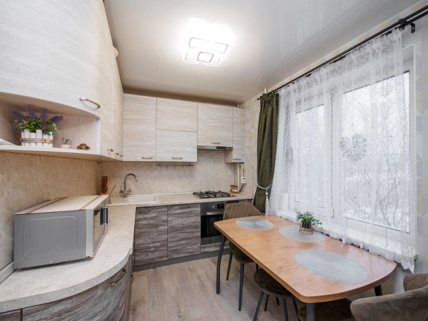 Купить квартиру в Омске. Вариант № 10205445, 4, площадь -  квм, цена 5460000 рублей