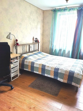 Купить трехкомнатную квартиру в районе Калининский в Новосибирске. Вариант № 2595269, 5, площадь -  квм, цена 4400000 рублей