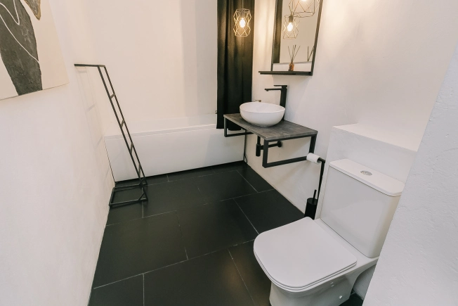 Купить четырехкомнатную квартиру в Новосибирской области. Вариант № 8448588, 19, площадь -  квм, цена 17999999 рублей