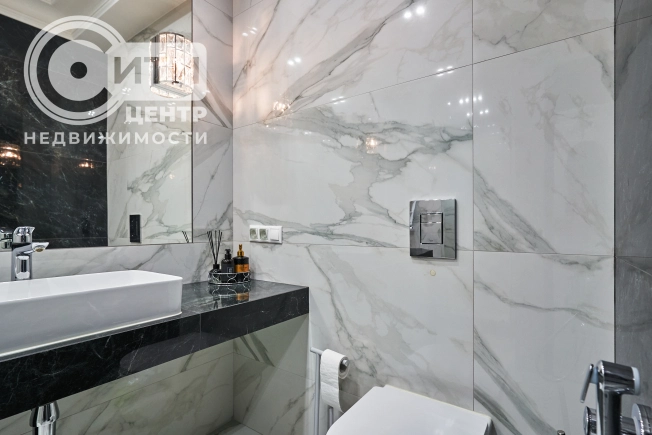 Купить трехкомнатную квартиру на вторичке в районе Ленинский в Воронеже. Вариант № 32374, 34, площадь - квм, цена 35899000 рублей