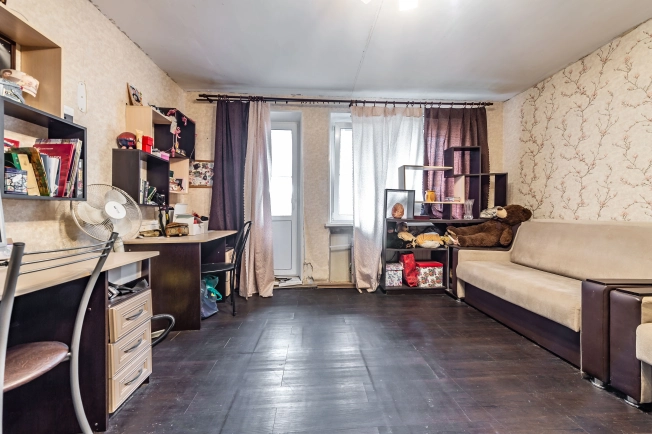 Купить трехкомнатную квартиру у метро Горьковская в Санкт-Петербурге. Вариант № 2064417, 6, площадь -  квм, цена 6500000 рублей