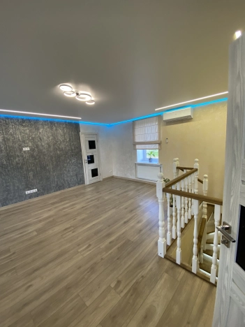 Купить дом в Микрорайоне Порт-Артур в Омске. Вариант № 2482324, 17, площадь -  квм, цена 13500000 рублей