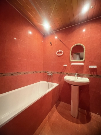 Купить двухкомнатную квартиру в Октябрьском. Вариант № 2582678, 12, площадь -  квм, цена 5800000 рублей