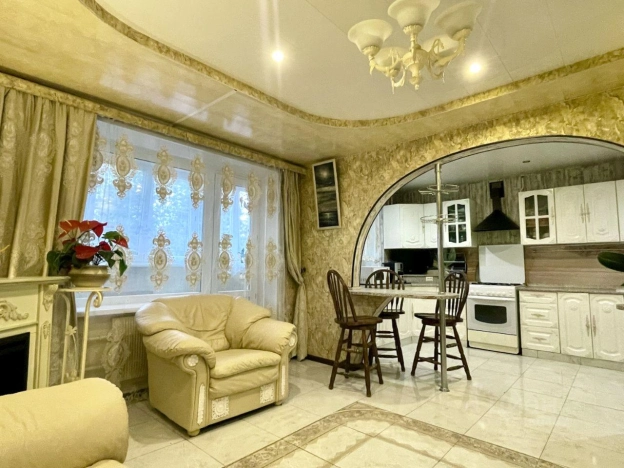 Купить четырехкомнатную квартиру в Московской области. Вариант № 10006373, 17, площадь -  квм, цена 11380000 рублей