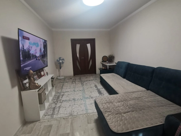 Купить трехкомнатную квартиру на вторичке в Микрорайоне 8-й, Элиста в Элисте. Вариант № 12487, 1, площадь -  квм, цена 5900000 рублей