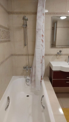 Купить двухкомнатную квартиру на вторичке в Москве. Вариант № 9556603, 28, площадь -  квм, цена 17000000 рублей