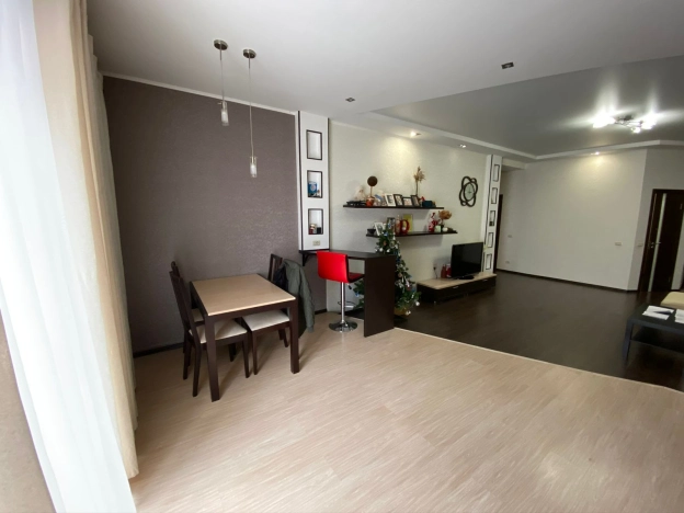 Купить трехкомнатную квартиру в Микрорайоне 5-й в Вологде. Вариант № 8673, 4, площадь -  квм, цена 17380000 рублей