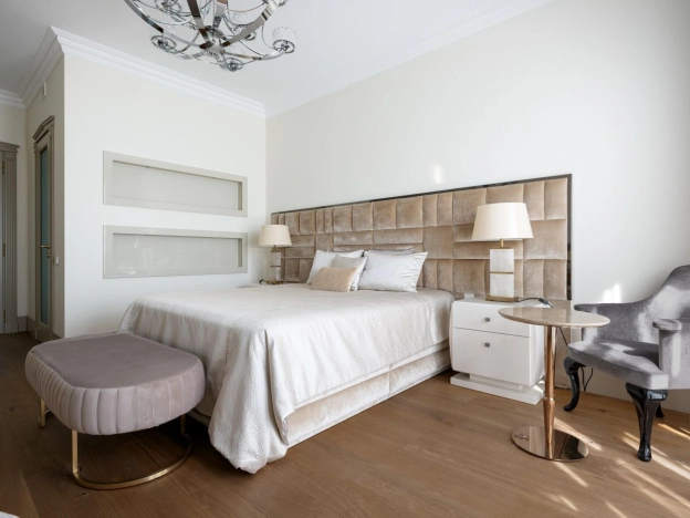 Купить квартиру в Москве. Вариант № 10443759, 34, площадь -  квм, цена 275000000 рублей