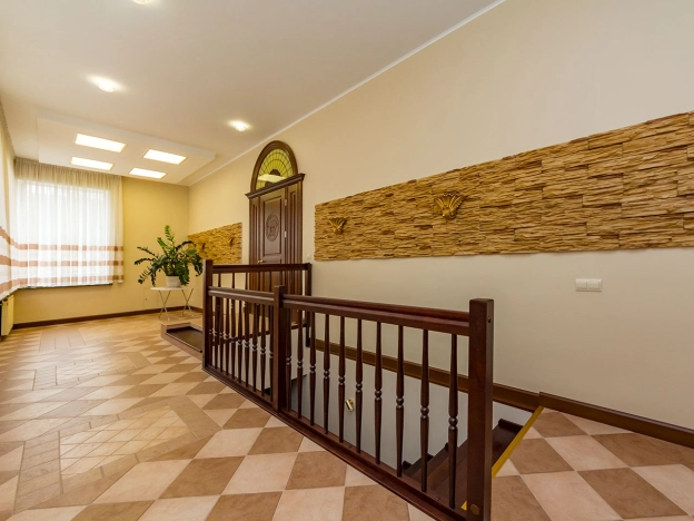 Купить четырехкомнатную квартиру в Калининграде. Вариант № 6856, 9, площадь -  квм, цена 36500000 рублей