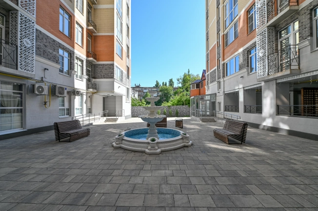 Купить однокомнатную квартиру в районе Октябрьский в Ростове-на-Дону. Вариант № 9130841, 12, площадь -  квм, цена 10600000 рублей