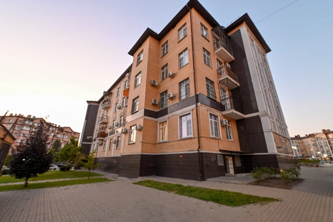 Купить трехкомнатную квартиру в Ростовской области. Вариант № 2897338, 20, площадь -  квм, цена 18400000 рублей