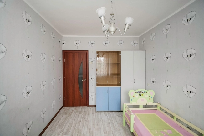 Купить двухкомнатную квартиру в Омске. Вариант № 6816396, 15, площадь -  квм, цена 6850000 рублей