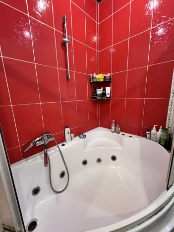 Купить трехкомнатную квартиру в Сыктывкаре. Вариант № 9804960, 17, площадь -  квм, цена 14300000 рублей