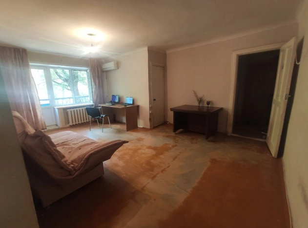 Купить трехкомнатную квартиру на вторичке в Микрорайоне 8-й, Элиста в Элисте. Вариант № 6140815, 0, площадь -  квм, цена 3800000 рублей