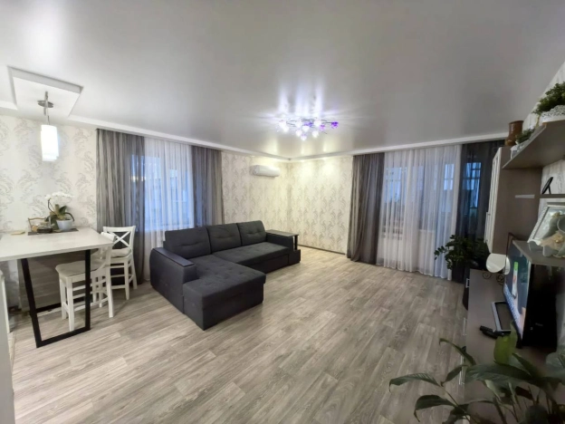 Купить четырехкомнатную квартиру в районе Дзержинский в Волгограде. Вариант № 46656, 1, площадь -  квм, цена 8700000 рублей