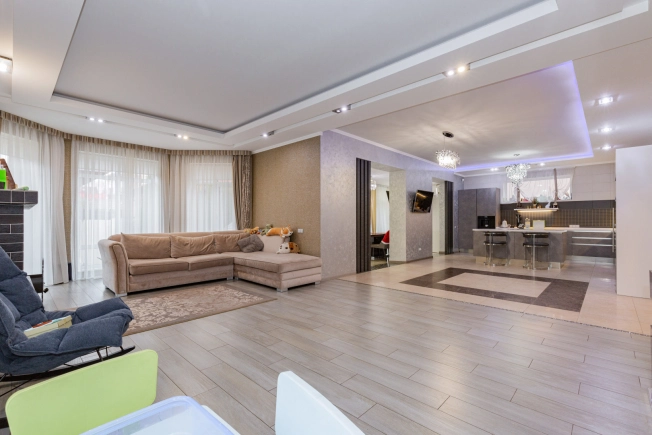 Купить дом на улице Курортная в Ростове-на-Дону. Вариант № 28937, 19, площадь -  квм, цена 99900000 рублей