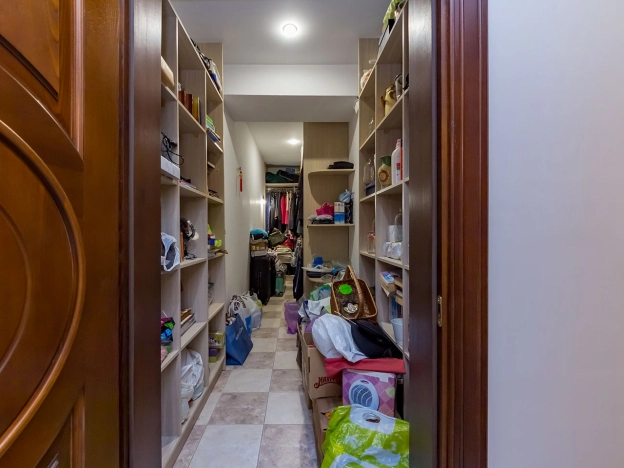 Купить четырехкомнатную квартиру в Калининграде. Вариант № 6856, 17, площадь -  квм, цена 36500000 рублей