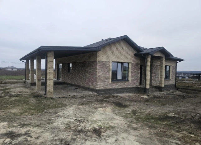 Купить дом в Строителе. Вариант № 10706358, 2, площадь -  квм, цена 9700000 рублей