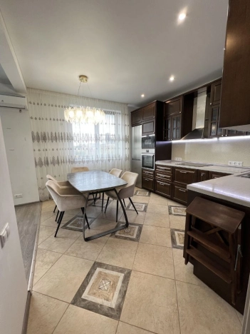 Купить трехкомнатную квартиру в Пушкине. Вариант № 8549199, 5, площадь -  квм, цена 17350000 рублей