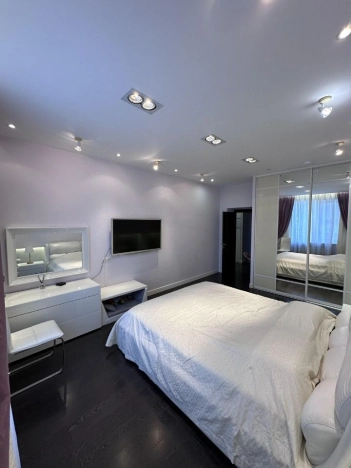 Купить трехкомнатную квартиру в Ростовской области. Вариант № 8428443, 13, площадь -  квм, цена 23000000 рублей