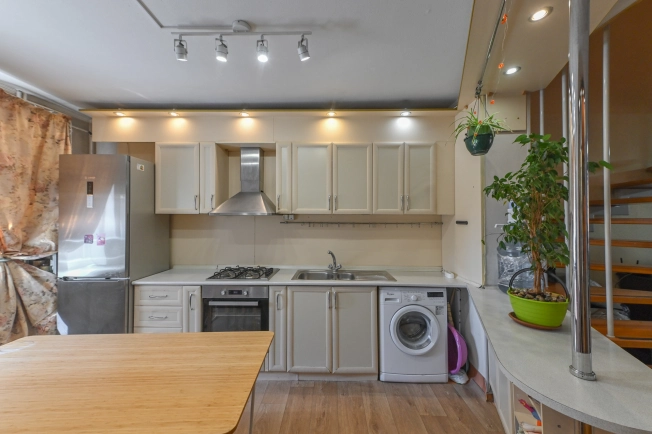 Купить трехкомнатную квартиру в Ростовской области. Вариант № 3414508, 1, площадь -  квм, цена 12950000 рублей