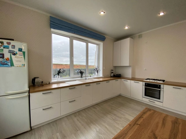 Купить дом в Микрорайоне Прометей, Октябрьский в Октябрьском. Вариант № 10335316, 4, площадь -  квм, цена 15900000 рублей