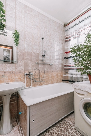 Купить трехкомнатную квартиру в районе Ленинский в Новосибирске. Вариант № 8462578, 17, площадь -  квм, цена 4699999 рублей