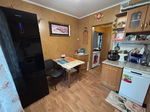 Купить трехкомнатную квартиру в Приморском крае. Вариант № 33535, 8, площадь -  квм, цена 4150000 рублей