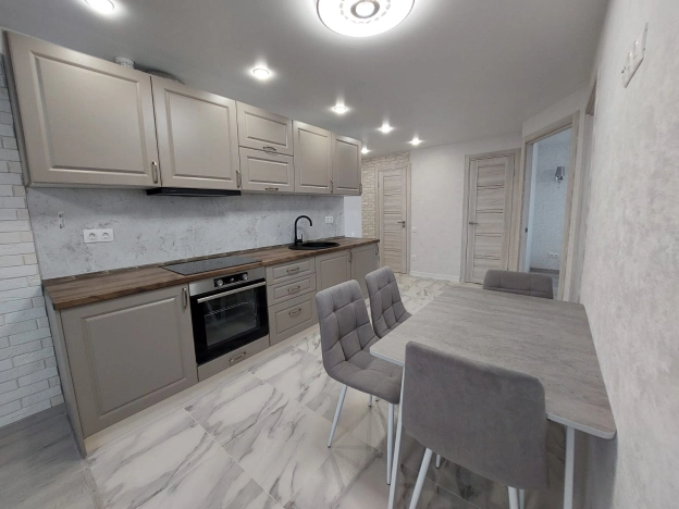 Купить трехкомнатную квартиру в Пушкине. Вариант № 8348, 3, площадь -  квм, цена 9800000 рублей