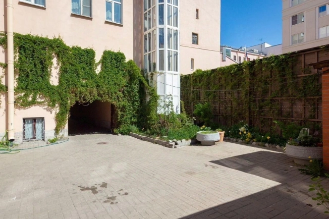 Купить трехкомнатную квартиру в районе Центральный в Санкт-Петербурге. Вариант № 54811, 14, площадь -  квм, цена 17900000 рублей