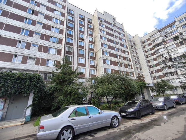 Купить трехкомнатную квартиру в ЮВАО в Москве. Вариант № 2542790, 36, площадь -  квм, цена 15800000 рублей