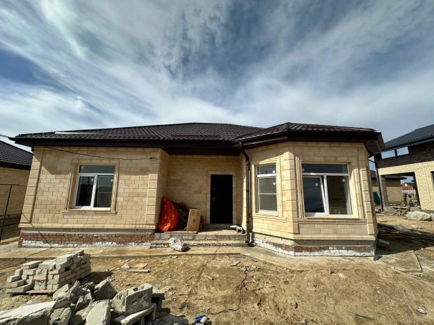 Купить дом в Элисте. Вариант № 9994852, 0, площадь -  квм, цена 8500000 рублей