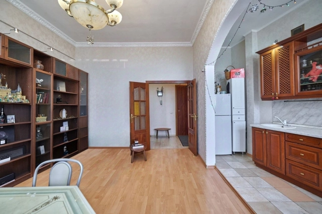 Купить квартиру на вторичке в Москве. Вариант № 18244, 5, площадь -  квм, цена 31900000 рублей