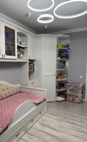 Купить трехкомнатную квартиру в Ростовской области. Вариант № 3265596, 10, площадь -  квм, цена 12500000 рублей