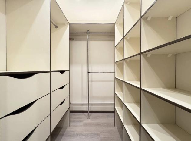 Купить квартиру в Москве. Вариант № 8599674, 33, площадь -  квм, цена 26000000 рублей