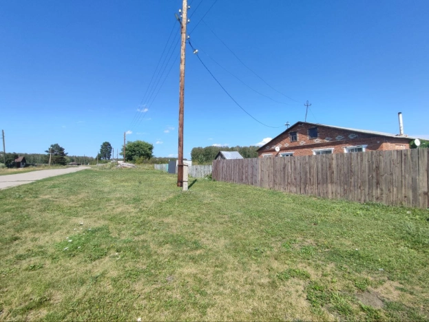 Купить трехкомнатную квартиру на вторичке на улице Центральная в Новосибирской области. Вариант № 32019, 4, площадь -  квм, цена 1500000 рублей