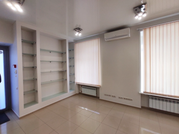 Снять коммерческую недвижимость в Омске. Вариант № 3259998, 2, площадь -  квм, цена 52000 рублей