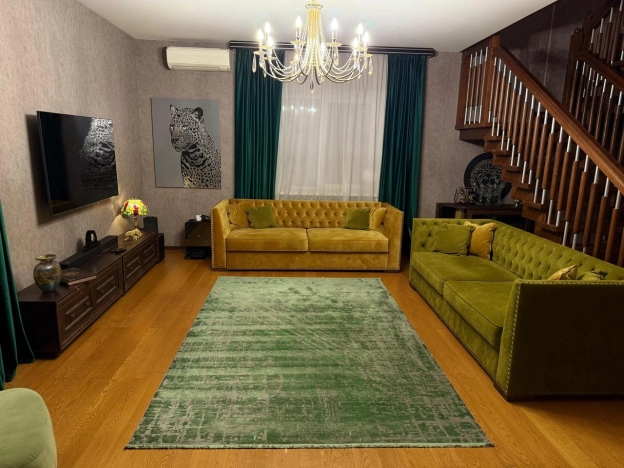 Купить четырехкомнатную квартиру в Новосибирской области. Вариант № 8070281, 11, площадь -  квм, цена 25000000 рублей