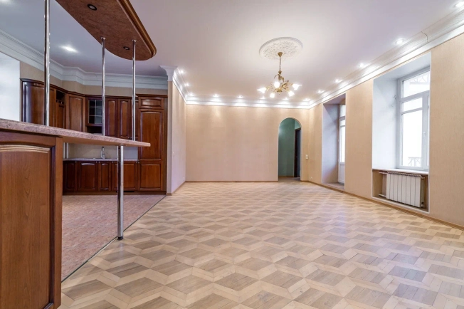 Купить пятикомнатную квартиру в Санкт-Петербурге. Вариант № 10011179, 3, площадь -  квм, цена 35000000 рублей