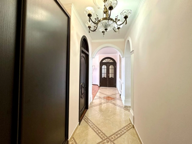 Купить трехкомнатную квартиру в Калуге. Вариант № 235911, 12, площадь -  квм, цена 21000000 рублей