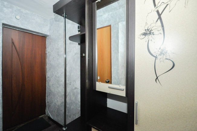 Купить квартиру в районе Ленинский в Новосибирске. Вариант № 6755674, 14, площадь -  квм, цена 4150000 рублей