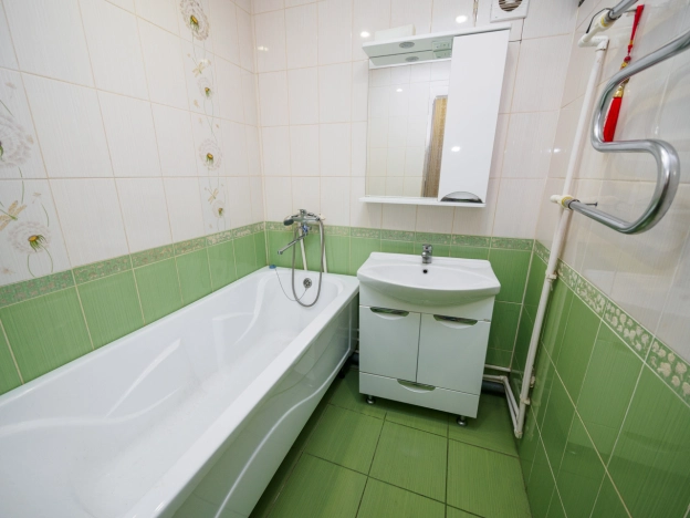 Купить двухкомнатную квартиру на улице бульвар Архитекторов в Омске. Вариант № 3993197, 19, площадь -  квм, цена 5300000 рублей