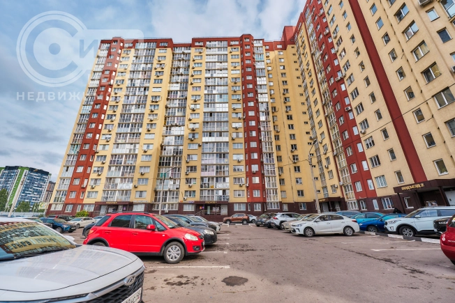 Купить трехкомнатную квартиру в Воронеже. Вариант № 1262803, 29, площадь -  квм, цена 9990000 рублей