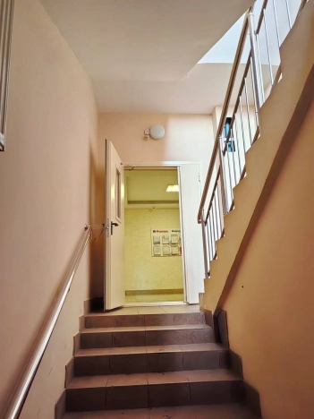 Купить однокомнатную квартиру в Калужской области. Вариант № 9971438, 12, площадь -  квм, цена 8400000 рублей