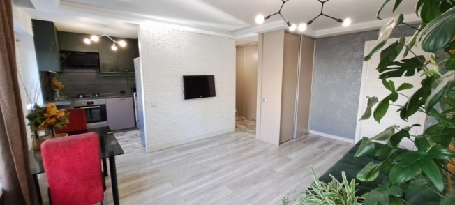 Купить трехкомнатную квартиру в Омске. Вариант № 7632799, 5, площадь -  квм, цена 7900000 рублей