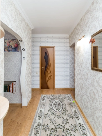 Купить двухкомнатную квартиру в Микрорайоне Менделеево, Тобольск в Тобольске. Вариант № 10208, 13, площадь -  квм, цена 3500000 рублей