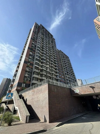 Купить трехкомнатную квартиру в районе Ворошиловский в Ростове-на-Дону. Вариант № 25091, 29, площадь -  квм, цена 12500000 рублей