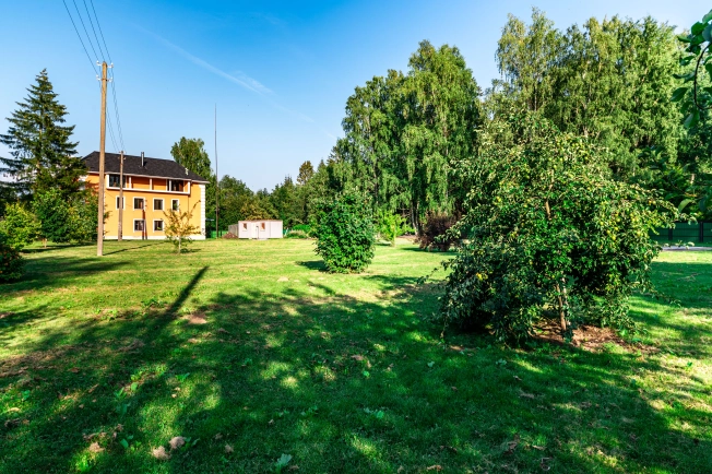 Купить земельный участок на улице Заречный переулок в Ленинградской области. Вариант № 579, 27, площадь - квм, цена 77000000 рублей