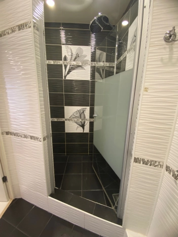 Купить четырехкомнатную квартиру в Омске. Вариант № 2704, 19, площадь -  квм, цена 18000000 рублей