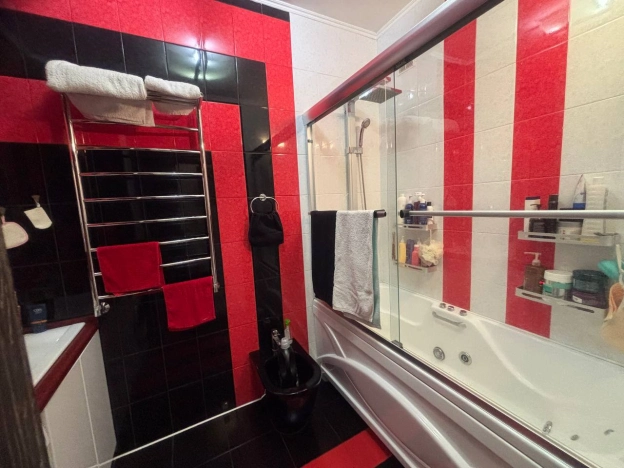 Купить трехкомнатную квартиру на вторичке в Московской области. Вариант № 7608544, 20, площадь -  квм, цена 10800000 рублей